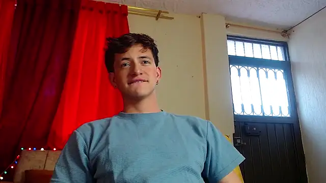 Snapshot of GabyThoms chatting on January 2, 8:02 pm GabyThoms online show from January 2, 8:02 pm