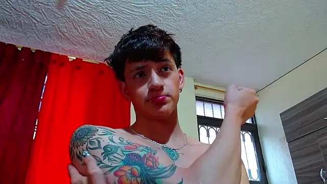 Snapshot of GabyThoms chatting on January 4, 7:13 pm GabyThoms online show from January 4, 7:13 pm