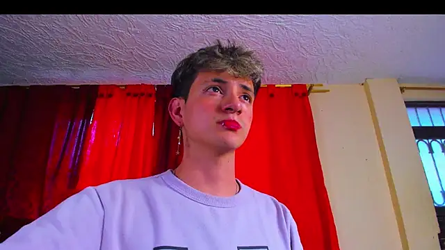 Snapshot of GabyThoms chatting on January 31, 9:37 pm GabyThoms online show from January 31, 9:37 pm