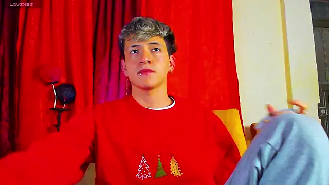 Snapshot of GabyThoms chatting on February 7, 1:47 am GabyThoms online show from February 7, 1:47 am