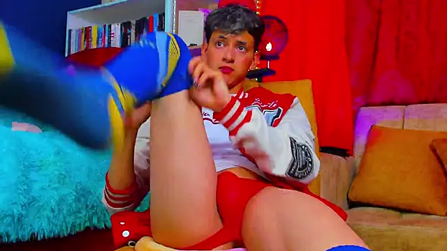 Snapshot of GabyThoms chatting on February 27, 7:47 pm GabyThoms online show from February 27, 7:47 pm