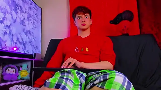 Snapshot of GabyThoms chatting on December 4, 10:40 pm GabyThoms online show from December 4, 10:40 pm