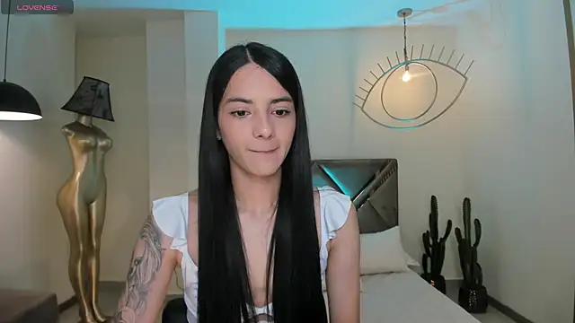 Snapshot of HannahJamesX chatting on December 5, 6:11 pm HannahJamesX online show from December 5, 6:11 pm