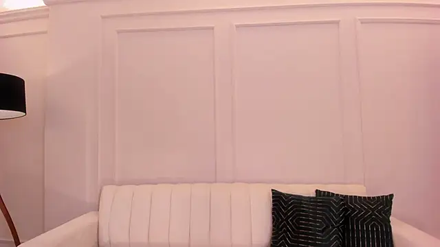 Snapshot of HannahJamesX chatting on December 7, 9:33 pm HannahJamesX online show from December 7, 9:33 pm