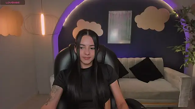 Snapshot of HannahJamesX chatting on January 8, 9:55 pm HannahJamesX online show from January 8, 9:55 pm