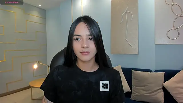 Snapshot of HannahJamesX chatting on February 4, 6:49 pm HannahJamesX online show from February 4, 6:49 pm