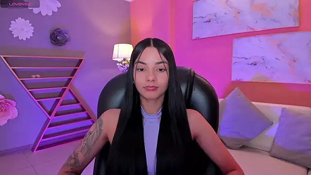 Snapshot of HannahJamesX chatting on February 18, 10:25 pm HannahJamesX online show from February 18, 10:25 pm