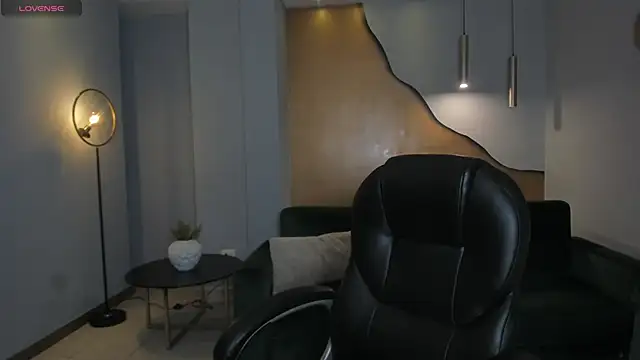 Snapshot of HannahJamesX chatting on February 23, 4:46 pm HannahJamesX online show from February 23, 4:46 pm