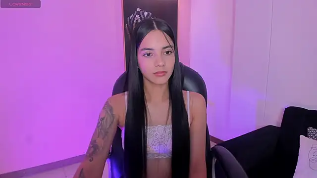 Snapshot of HannahJamesX chatting on March 2, 4:53 pm HannahJamesX online show from March 2, 4:53 pm