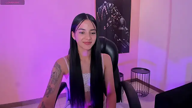 Snapshot of HannahJamesX chatting on March 2, 7:56 pm HannahJamesX online show from March 2, 7:56 pm