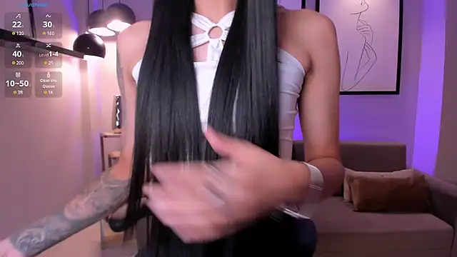 Snapshot of HannahJamesX chatting on March 3, 8:43 pm HannahJamesX online show from March 3, 8:43 pm