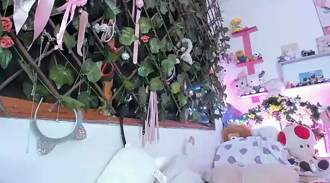 Snapshot of LunaDeCristall chatting on December 4, 9:46 pm LunaDeCristall online show from December 4, 9:46 pm