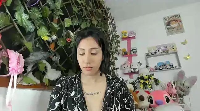 Snapshot of LunaDeCristall chatting on February 2, 9:08 am LunaDeCristall online show from February 2, 9:08 am