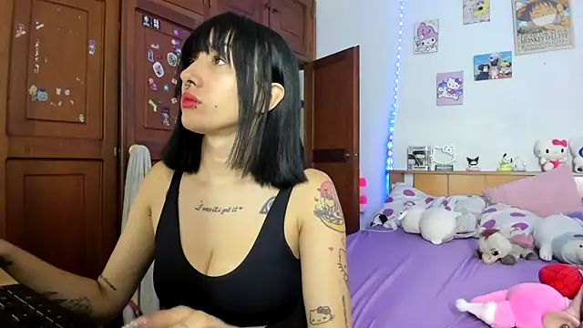 Snapshot of LunaDeCristall chatting on September 10, 9:53 am LunaDeCristall online show from September 10, 9:53 am