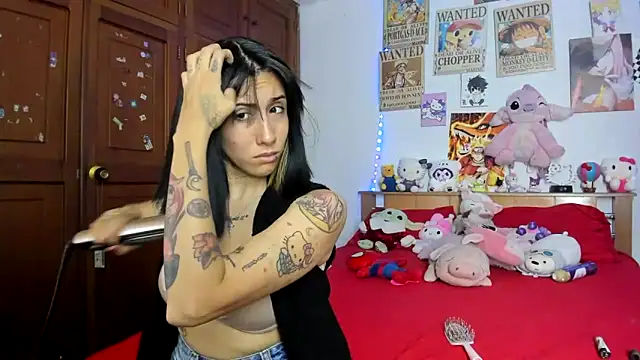 Snapshot of LunaDeCristall chatting on October 18, 8:04 am LunaDeCristall online show from October 18, 8:04 am