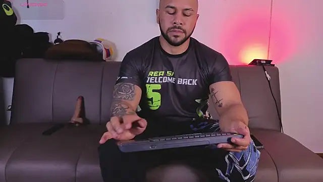 elian r online show from February 22, 7:01 pm