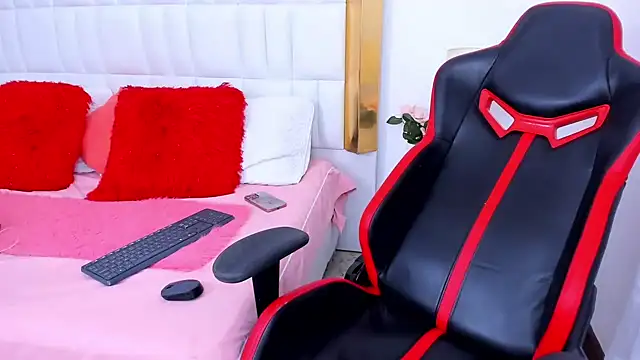 Snapshot of MadelineJackson chatting on January 9, 4:30 am MadelineJackson online show from January 9, 4:30 am