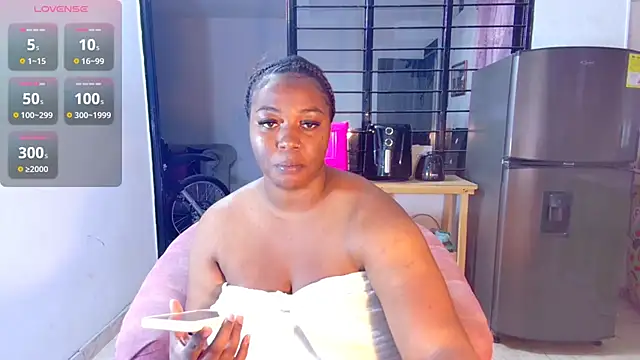 Snapshot of CiaraEbony chatting on February 6, 2:22 am CiaraEbony online show from February 6, 2:22 am