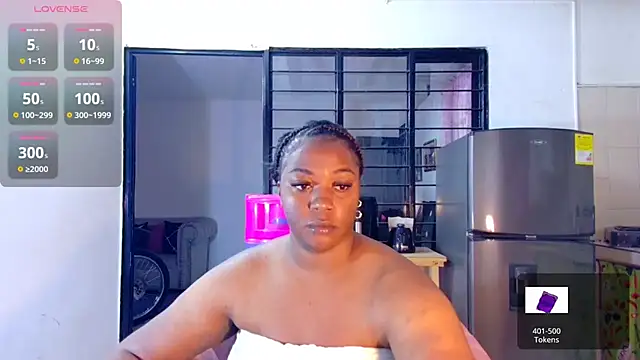 Snapshot of CiaraEbony chatting on February 6, 10:00 pm CiaraEbony online show from February 6, 10:00 pm