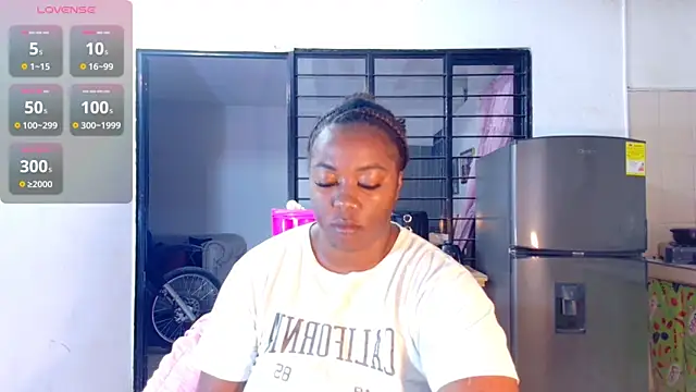 Snapshot of CiaraEbony chatting on February 14, 8:21 am CiaraEbony online show from February 14, 8:21 am