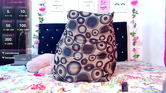 Snapshot of CiaraEbony chatting on February 22, 1:00 am CiaraEbony online show from February 22, 1:00 am