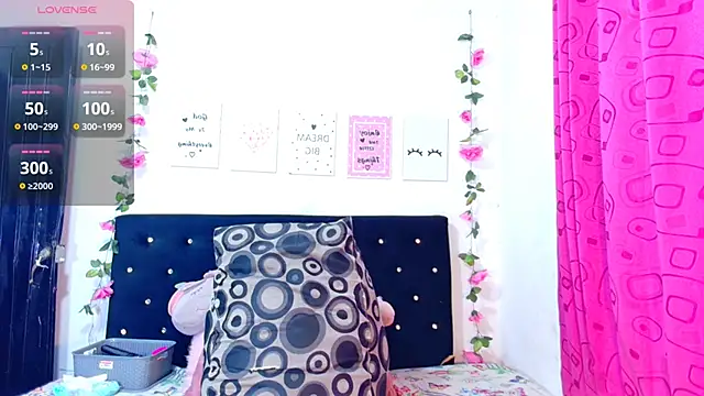 Snapshot of CiaraEbony chatting on February 22, 9:01 am CiaraEbony online show from February 22, 9:01 am