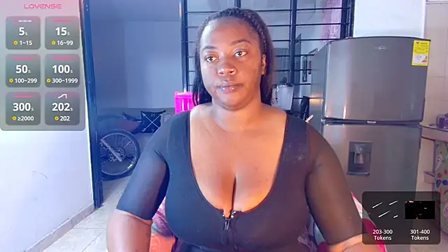 Snapshot of CiaraEbony chatting on February 28, 10:20 am CiaraEbony online show from February 28, 10:20 am