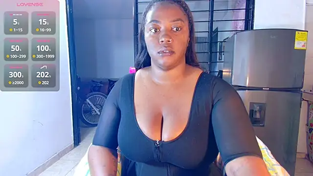 Snapshot of CiaraEbony chatting on March 2, 8:05 am CiaraEbony online show from March 2, 8:05 am