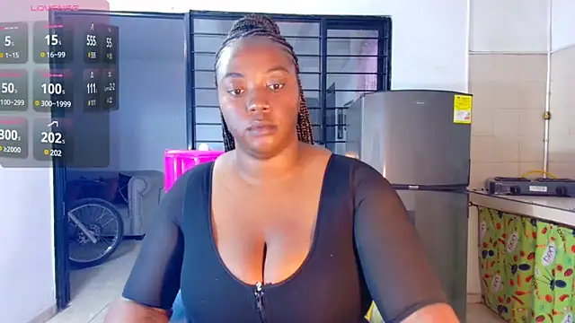 Snapshot of CiaraEbony chatting on March 4, 3:33 am CiaraEbony online show from March 4, 3:33 am