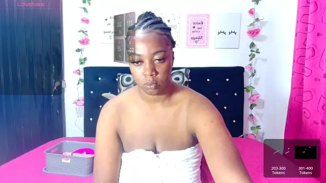 Snapshot of CiaraEbony chatting on October 1, 9:04 am CiaraEbony online show from October 1, 9:04 am