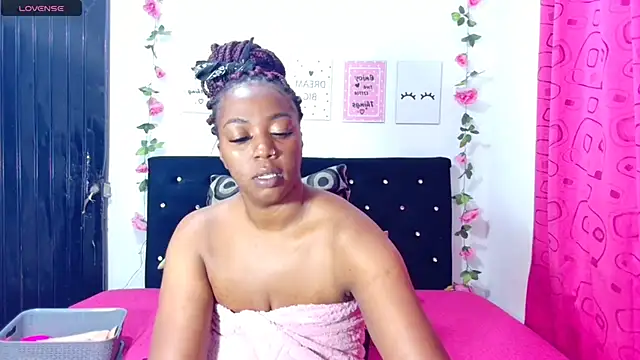 Snapshot of CiaraEbony chatting on October 22, 12:22 am CiaraEbony online show from October 22, 12:22 am