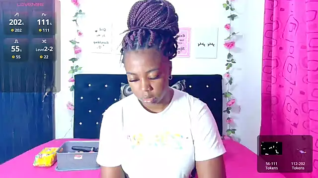 Snapshot of CiaraEbony chatting on October 23, 2:00 am CiaraEbony online show from October 23, 2:00 am