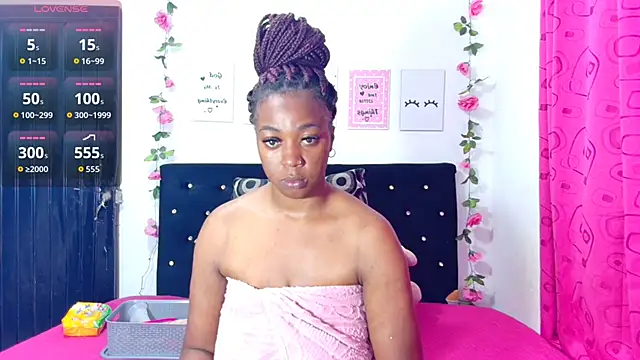 Snapshot of CiaraEbony chatting on October 31, 12:00 am CiaraEbony online show from October 31, 12:00 am