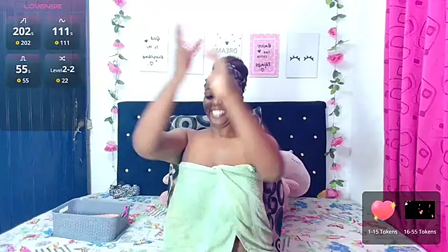 Snapshot of CiaraEbony chatting on November 11, 2:00 am CiaraEbony online show from November 11, 2:00 am