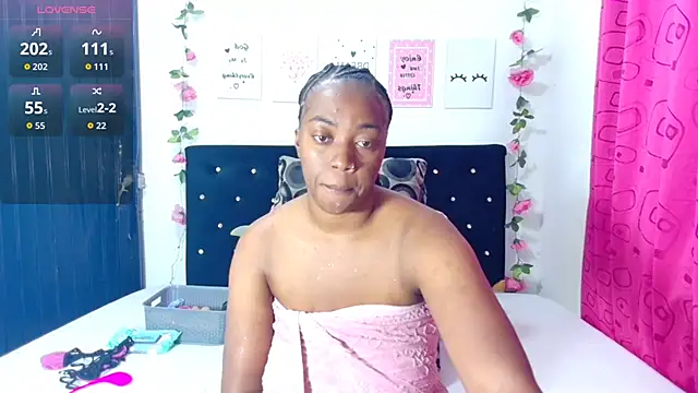 Snapshot of CiaraEbony chatting on November 22, 1:04 am CiaraEbony online show from November 22, 1:04 am