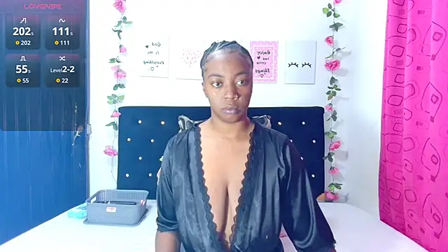 Snapshot of CiaraEbony chatting on November 23, 9:09 am CiaraEbony online show from November 23, 9:09 am