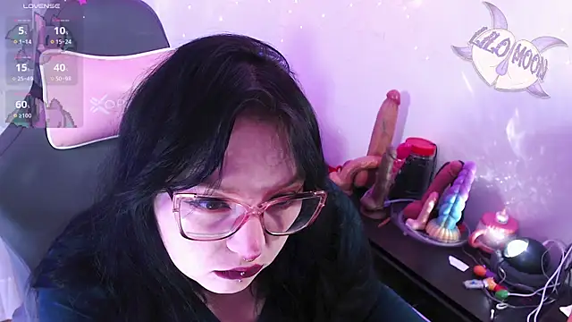 Snapshot of LiloMoon69 chatting on May 2, 3:22 am LiloMoon69 online show from May 2, 3:22 am