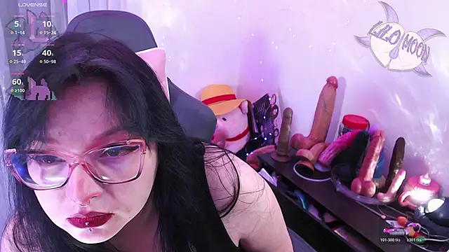 Snapshot of LiloMoon69 chatting on May 5, 2:52 am LiloMoon69 online show from May 5, 2:52 am