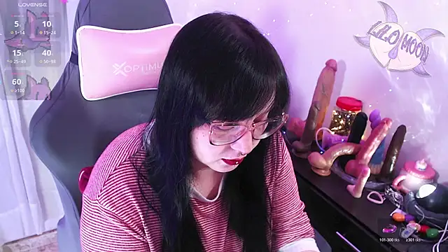 Snapshot of LiloMoon69 chatting on May 12, 4:53 am LiloMoon69 online show from May 12, 4:53 am