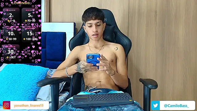  CamiloBass online show from December 19, 12:50 am