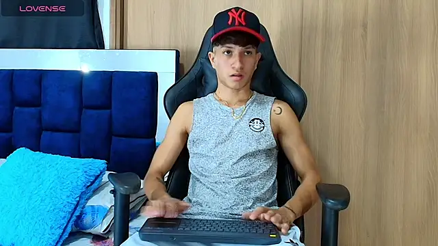  CamiloBass online show from February 14, 10:50 pm