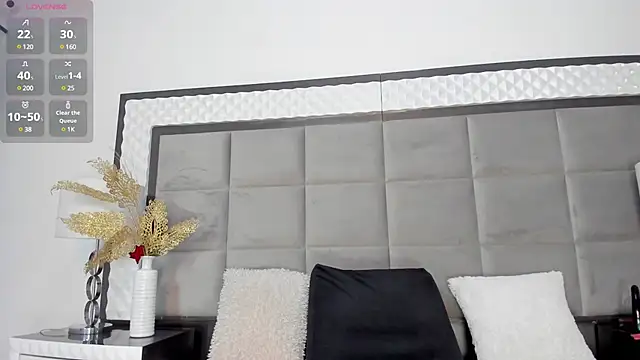 Snapshot of OliviaBurning chatting on February 25, 10:50 pm OliviaBurning online show from February 25, 10:50 pm