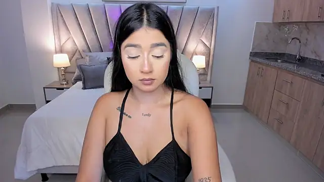 amelie jhons online show from October 18, 8:42 pm