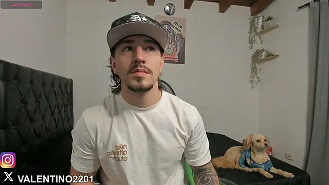 Snapshot of Valentino_Xander chatting on October 6, 10:07 pm Valentino Xander online show from October 6, 10:07 pm