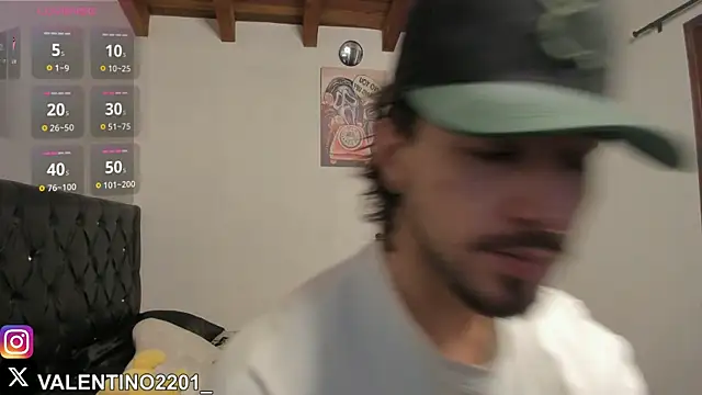 Snapshot of Valentino_Xander chatting on October 16, 12:55 am Valentino Xander online show from October 16, 12:55 am