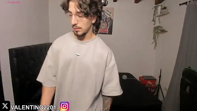 Snapshot of Valentino_Xander chatting on November 12, 11:58 pm Valentino Xander online show from November 12, 11:58 pm