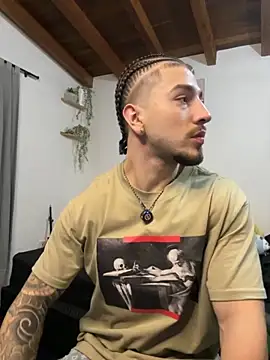 Snapshot of Valentino_Xander chatting on November 15, 11:43 pm Valentino Xander online show from November 15, 11:43 pm