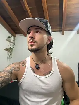 Snapshot of Valentino_Xander chatting on November 22, 11:59 pm Valentino Xander online show from November 22, 11:59 pm