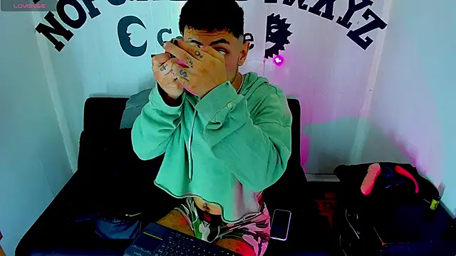 Piggy Eddy online show from November 5, 5:18 am