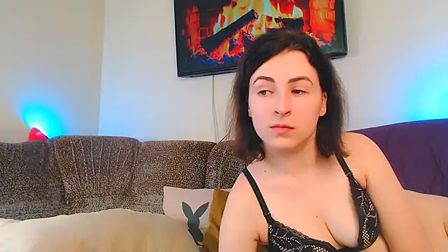 Caroline1995 online show from March 9, 7:01 am